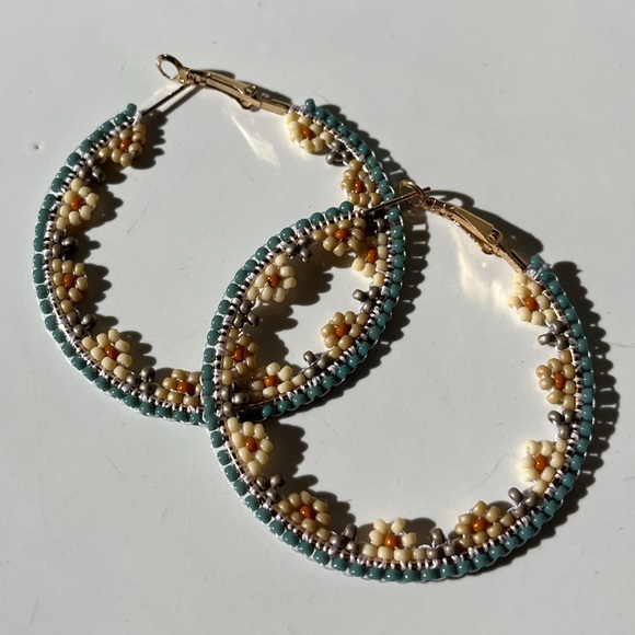 Chic Beaded Hoop Earrings with Green and Cream Accents - Picture 5 of 6